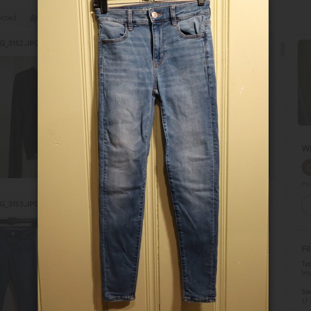 American Eagle- Medium Wash Denim Women's Skinny Jeans
